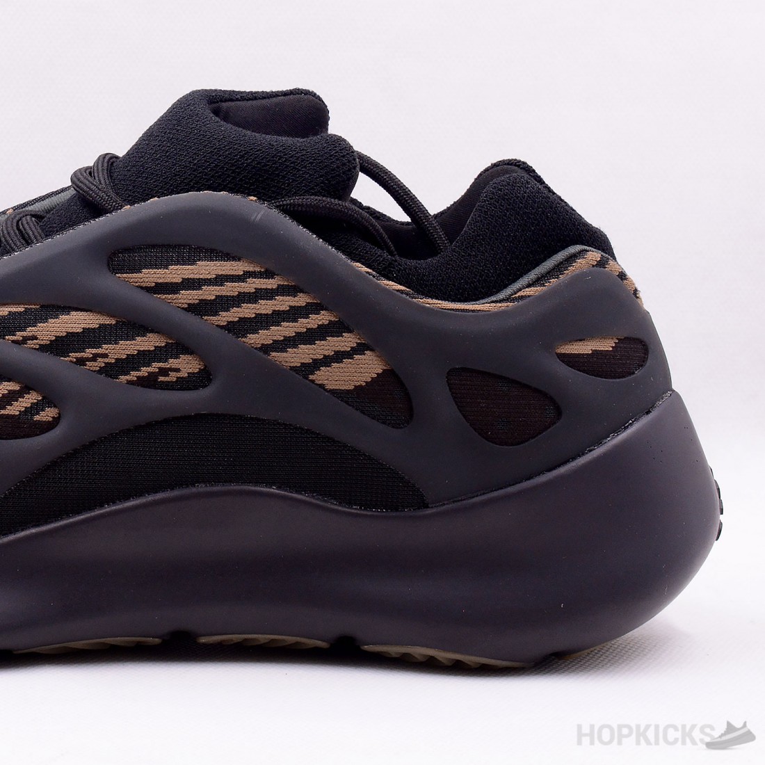 Buy Online Yeezy 700 V3 Clay Brown in Pakistan Yeezy 700 V3 Clay Brown Prices in Pakistan